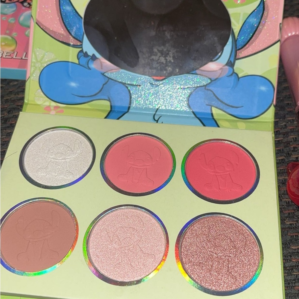 Makeup bundle - Picture 3 of 3